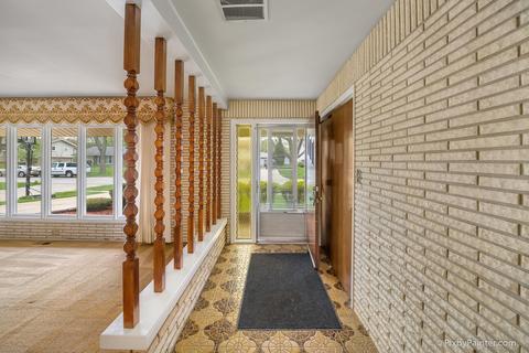 1575 Jefferson Rd, Hoffman Estates, IL 60169 photo 4