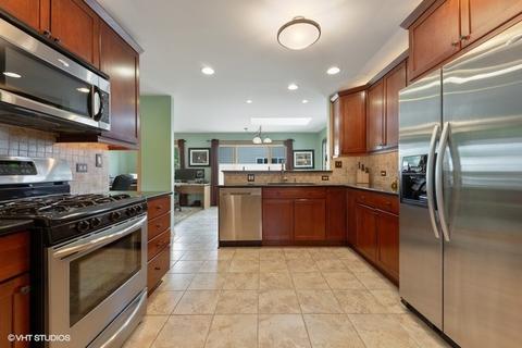 375 E North End Ave, Elmhurst, IL 60126 photo 2