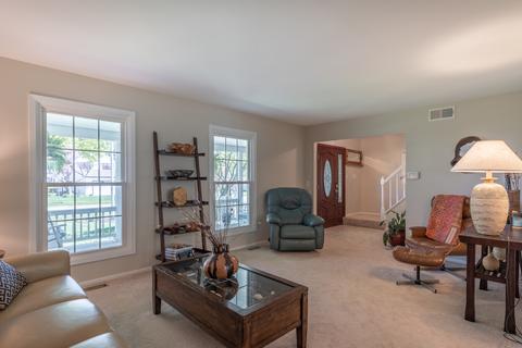 2236 Blacksmith Dr, Wheaton, IL 60189 photo 9