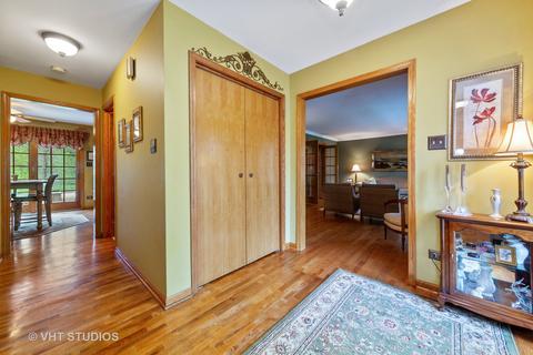 10 S320 Jamie Ln, Willowbrook, IL 60527 photo 3