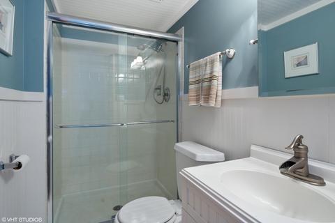 940 W Firestone Dr, Hoffman Estates, IL 60192 photo 13