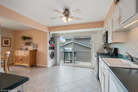 940 W Firestone Dr, Hoffman Estates, IL 60192 photo 6
