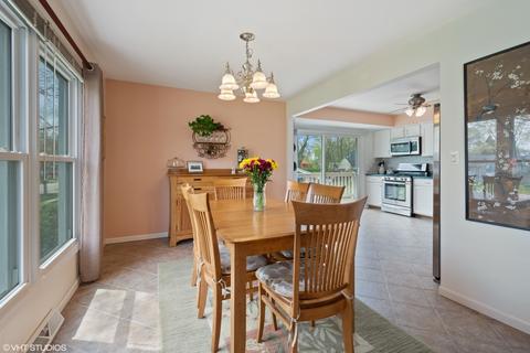 940 W Firestone Dr, Hoffman Estates, IL 60192 photo 4