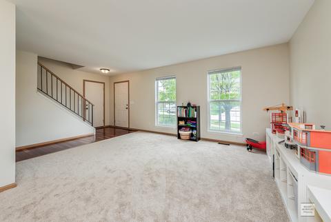 2466 Spring Valley Ct, Aurora, IL 60503 photo 4