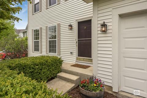 2466 Spring Valley Ct, Aurora, IL 60503 photo 2
