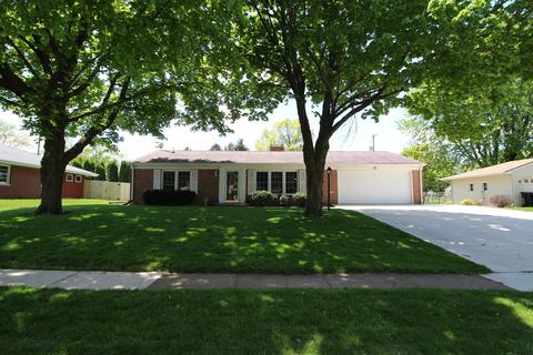 207 Mecherle Dr, Bloomington, IL 61701 photo 1