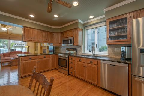 413 E 11th Ave, Naperville, IL 60563 photo 8