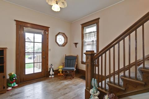 29 Monroe St, Elgin, IL 60123 photo 4