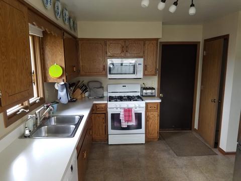 2821 Streitz Dr, Joliet, IL 60435 photo 2