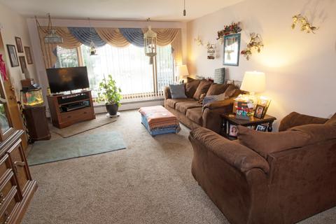 417 Edison Ave, Aurora, IL 60505 photo 3