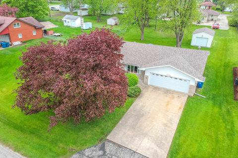 520 Sunrise Dr, Chenoa, IL 61726 photo 3