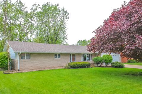520 Sunrise Dr, Chenoa, IL 61726 photo 2