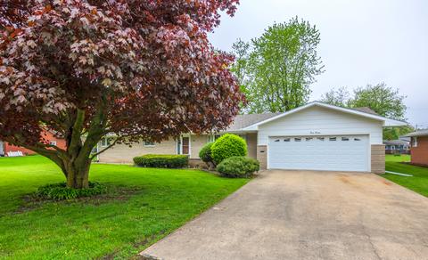 520 Sunrise Dr, Chenoa, IL 61726 photo 1