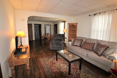 209 E High St, Morris, IL 60450 photo 3