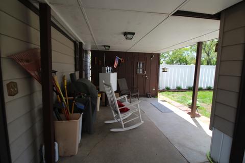 209 E High St, Morris, IL 60450 photo 11