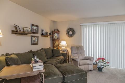 681 Thorntree Ct #B1, Bartlett, IL 60103 photo 2