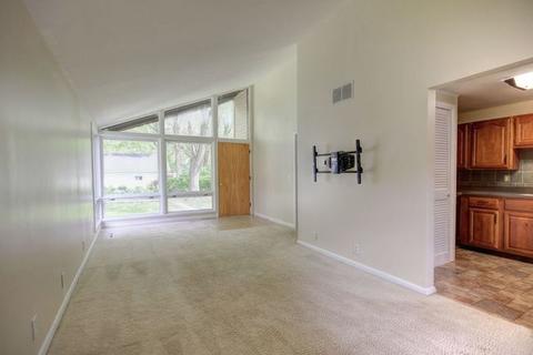 633 E Meyers, Monticello, IL 61856 photo 8