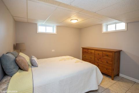 2128 Chase Ave, Des Plaines, IL 60018 photo 9