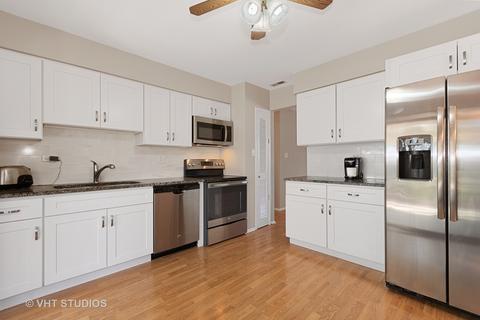 1178 Windsor Dr, Wheaton, IL 60189 photo 2
