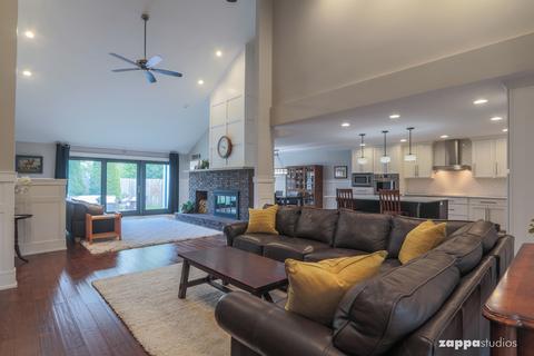 2003 Gladstone Dr, Wheaton, IL 60189 photo 3