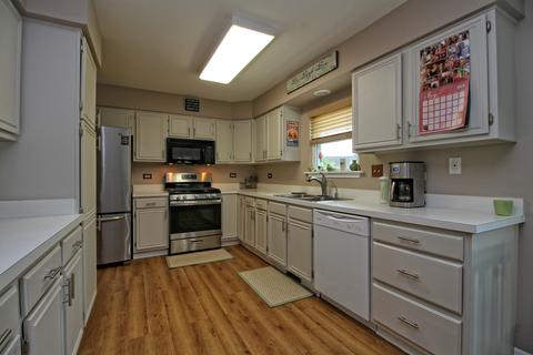 1043 Longford Rd, Bartlett, IL 60103 photo 5