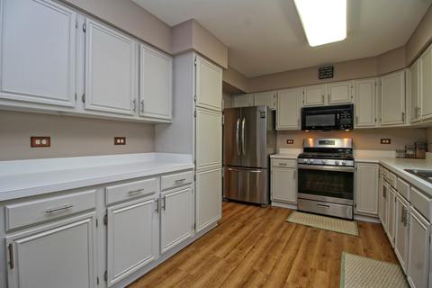 1043 Longford Rd, Bartlett, IL 60103 photo 3