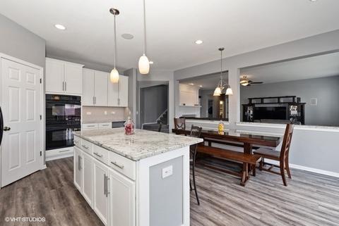 122 Bennington Ln, Bartlett, IL 60103 photo 4