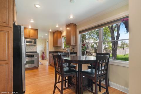2060 Greens Ct, Hoffman Estates, IL 60169 photo 4