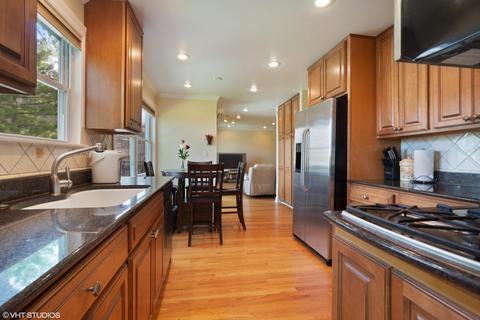 2060 Greens Ct, Hoffman Estates, IL 60169 photo 5