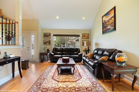 2060 Greens Ct, Hoffman Estates, IL 60169 photo 3