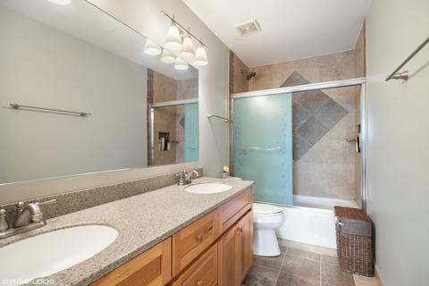 2060 Greens Ct, Hoffman Estates, IL 60169 photo 13