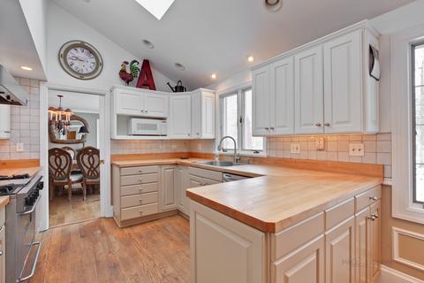 33 W420 Shagbark Ln, Wayne, IL 60184 photo 8