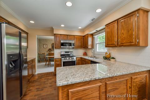 2364 Richmond Dr, Wheaton, IL 60189 photo 9