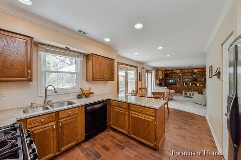 2364 Richmond Dr, Wheaton, IL 60189 photo 8