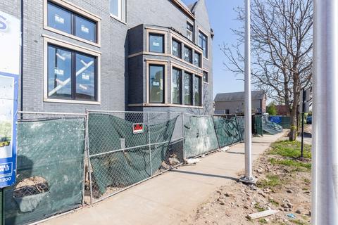 345 E 43rd St, Chicago, IL 60653 photo 2