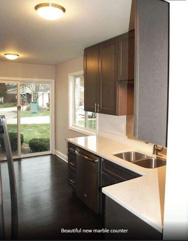 1005 Heathrow Ct, Wheaton, IL 60189 photo 5