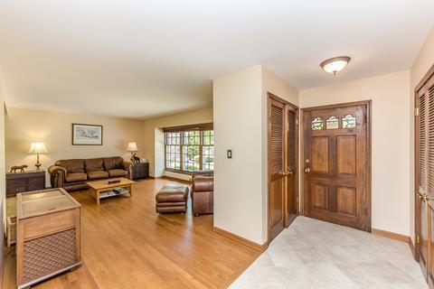 3627 Maple Leaf Dr, Glenview, IL 60026 photo 3