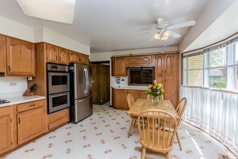 3627 Maple Leaf Dr, Glenview, IL 60026 photo 9