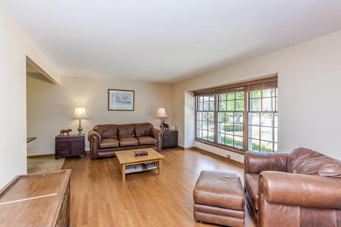 3627 Maple Leaf Dr, Glenview, IL 60026 photo 4