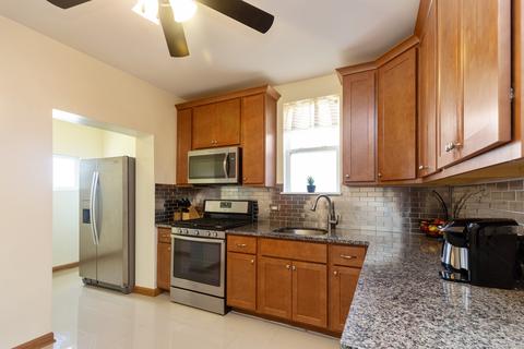 8131 White Ave, Lyons, IL 60534 photo 4