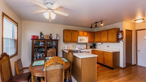 402 Farmbrook Ct, Romeoville, IL 60446 photo 5