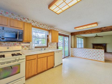 1123 Monroe Dr, Bartlett, IL 60103 photo 9