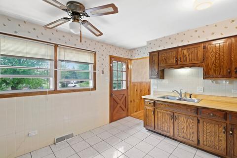 3045 Carpenter St, Steger, IL 60475 photo 4