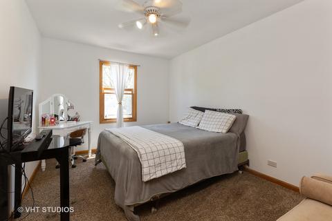 800 Cheyenne Ln, Elgin, IL 60123 photo 9