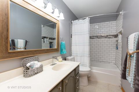 800 Cheyenne Ln, Elgin, IL 60123 photo 10