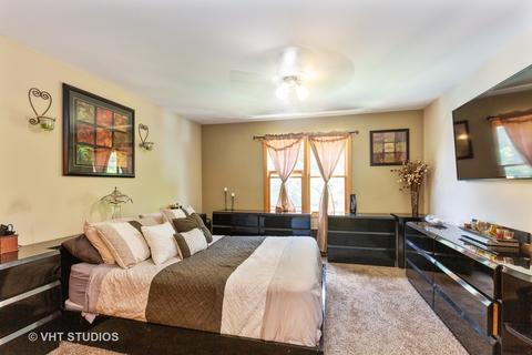 800 Cheyenne Ln, Elgin, IL 60123 photo 5
