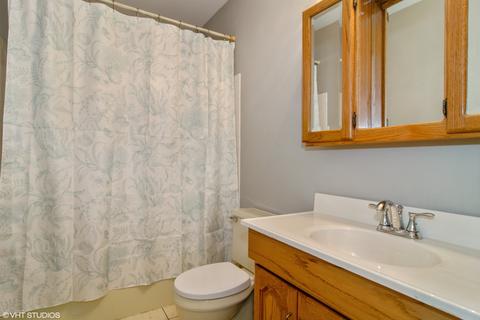 1735 Chippendale Rd, Hoffman Estates, IL 60169 photo 9