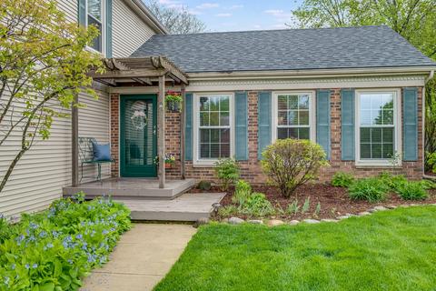 2164 Blacksmith Dr, Wheaton, IL 60189 photo 2