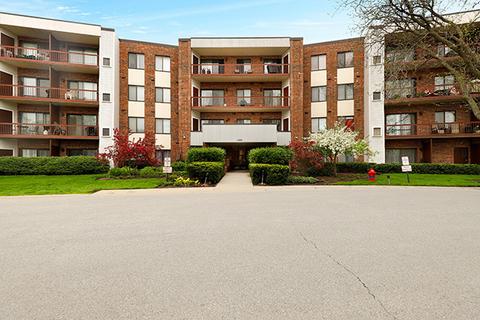 1500 Harbour Dr #4J, Wheeling, IL 60090 photo 1