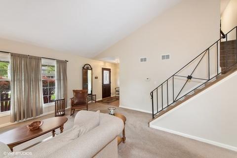 1365 Stonegate Rd, Naperville, IL 60540 photo 3
